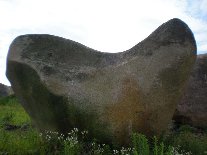大量刻字石