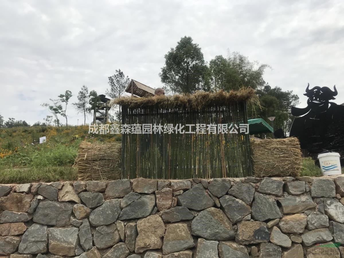 四川稻草造型 四川稻草造型廠家 成都仿真稻草人物雕塑