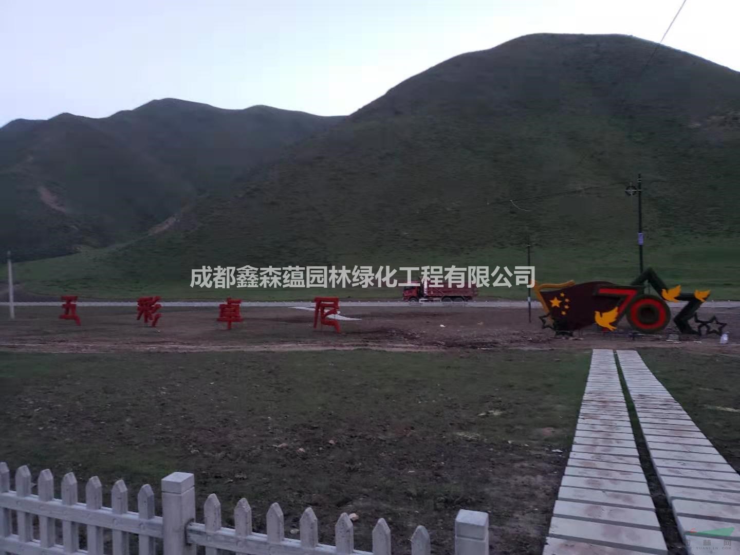 成都稻草人雕塑 成都稻草牌坊造型 四川稻草綠雕