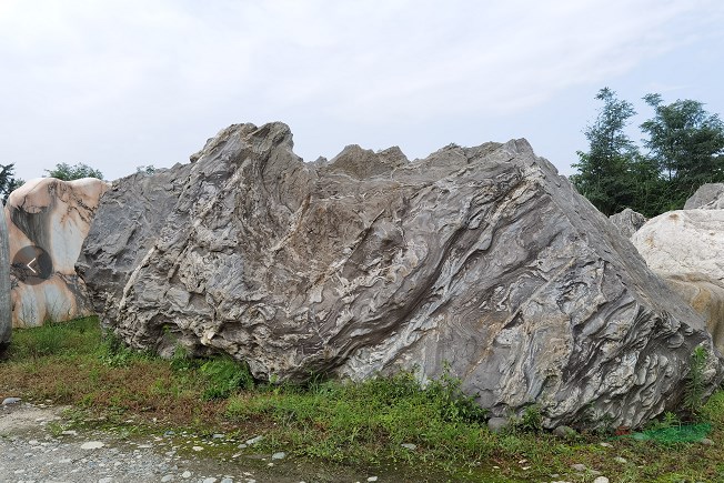 奇石假山怎么賣的，貴州假山價格，重慶假山奇石基地批發(fā)價