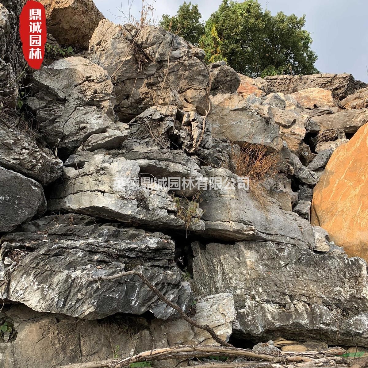 綠化大英石流水石案例圖專業(yè)制作流水工程制作