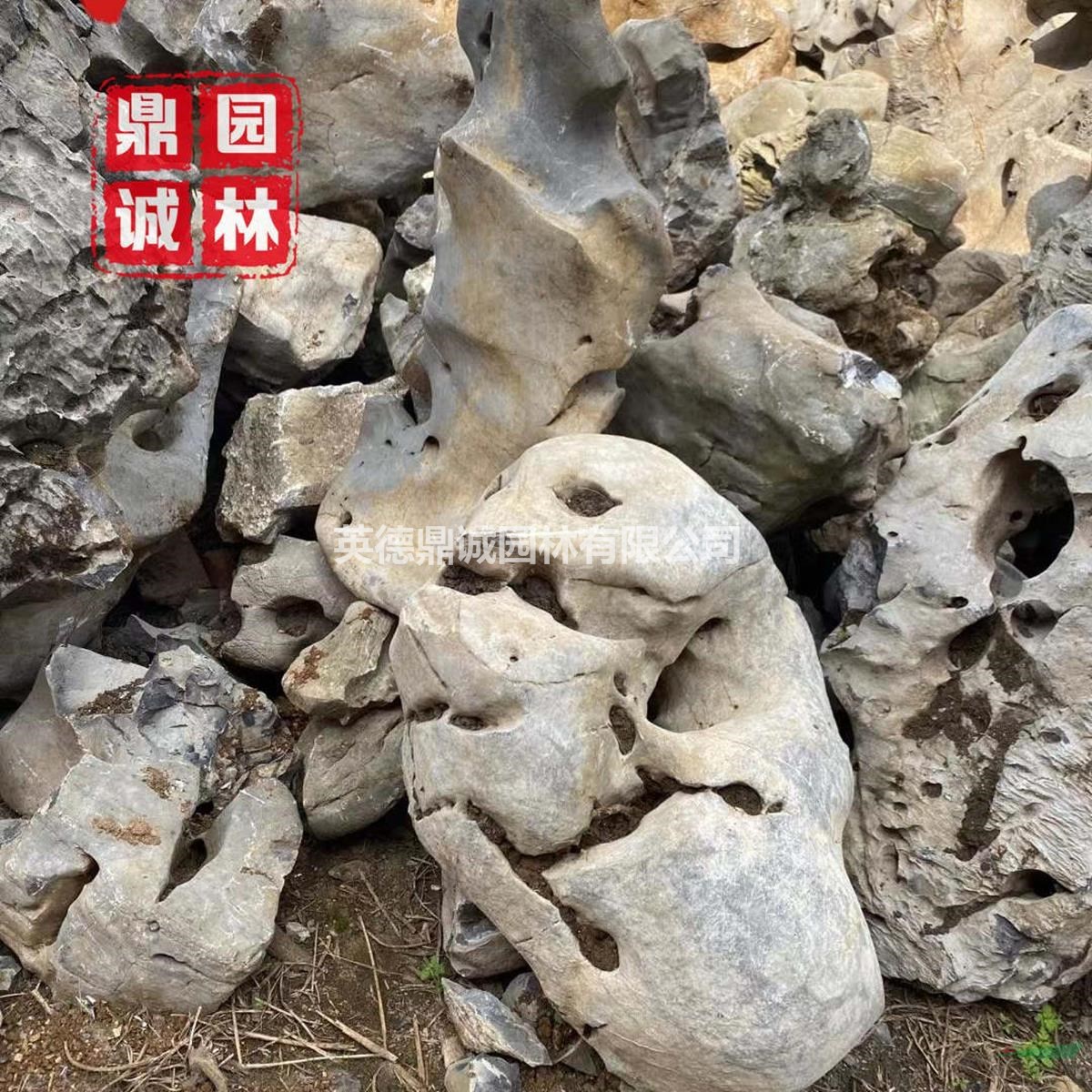 白太湖石公園小區(qū)河道施工質(zhì)地堅硬