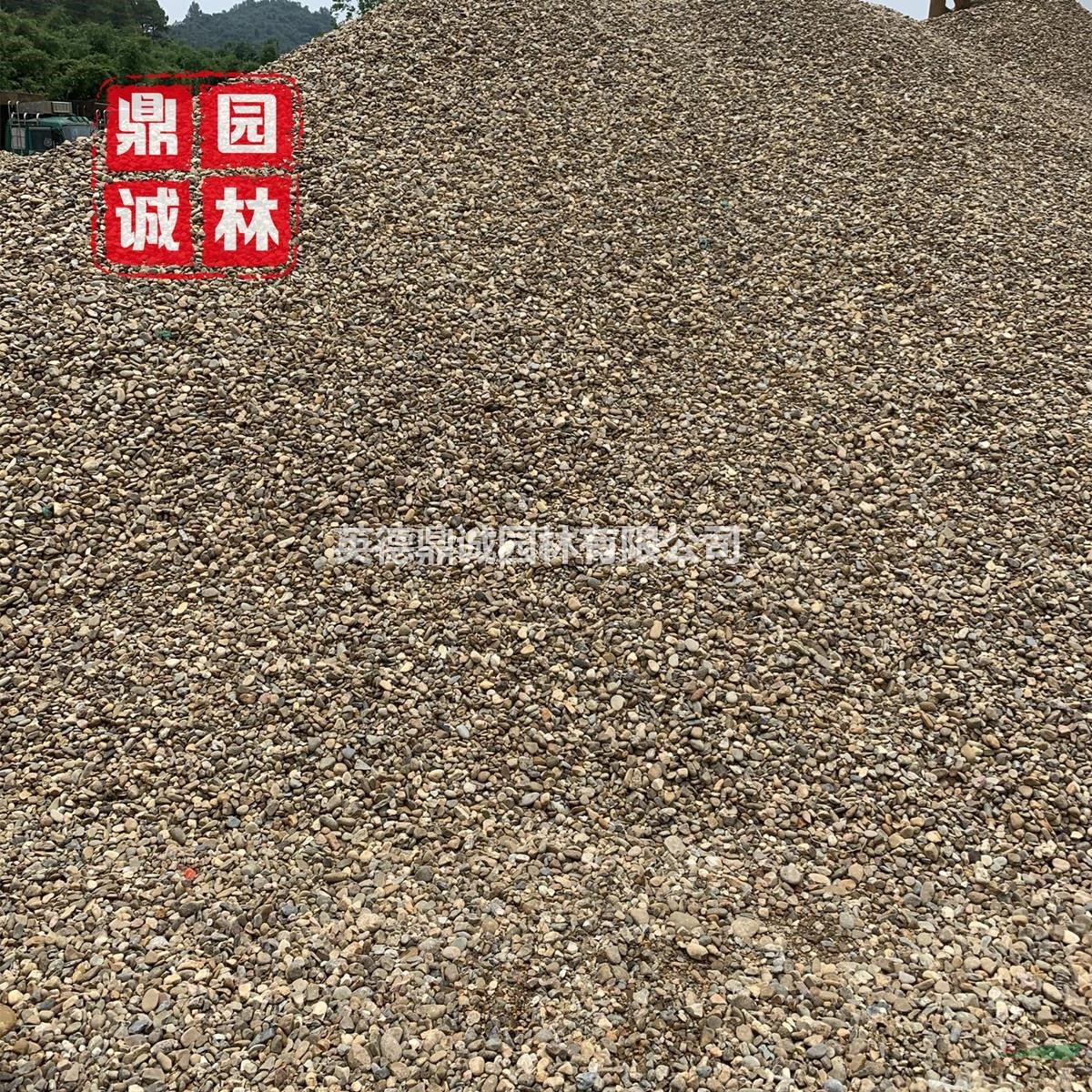 大塊鵝卵石小規(guī)格拋光綠化地?zé)岬[石水沖石人工湖鋪底
