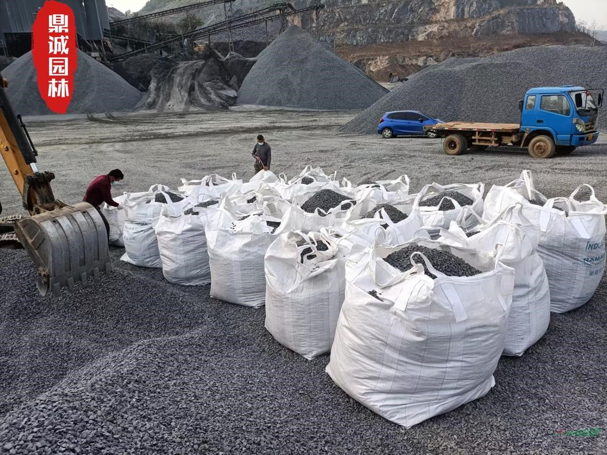 破碎礫石散置膠粘石園藝用砂礫石道路鋪設(shè)鋪裝