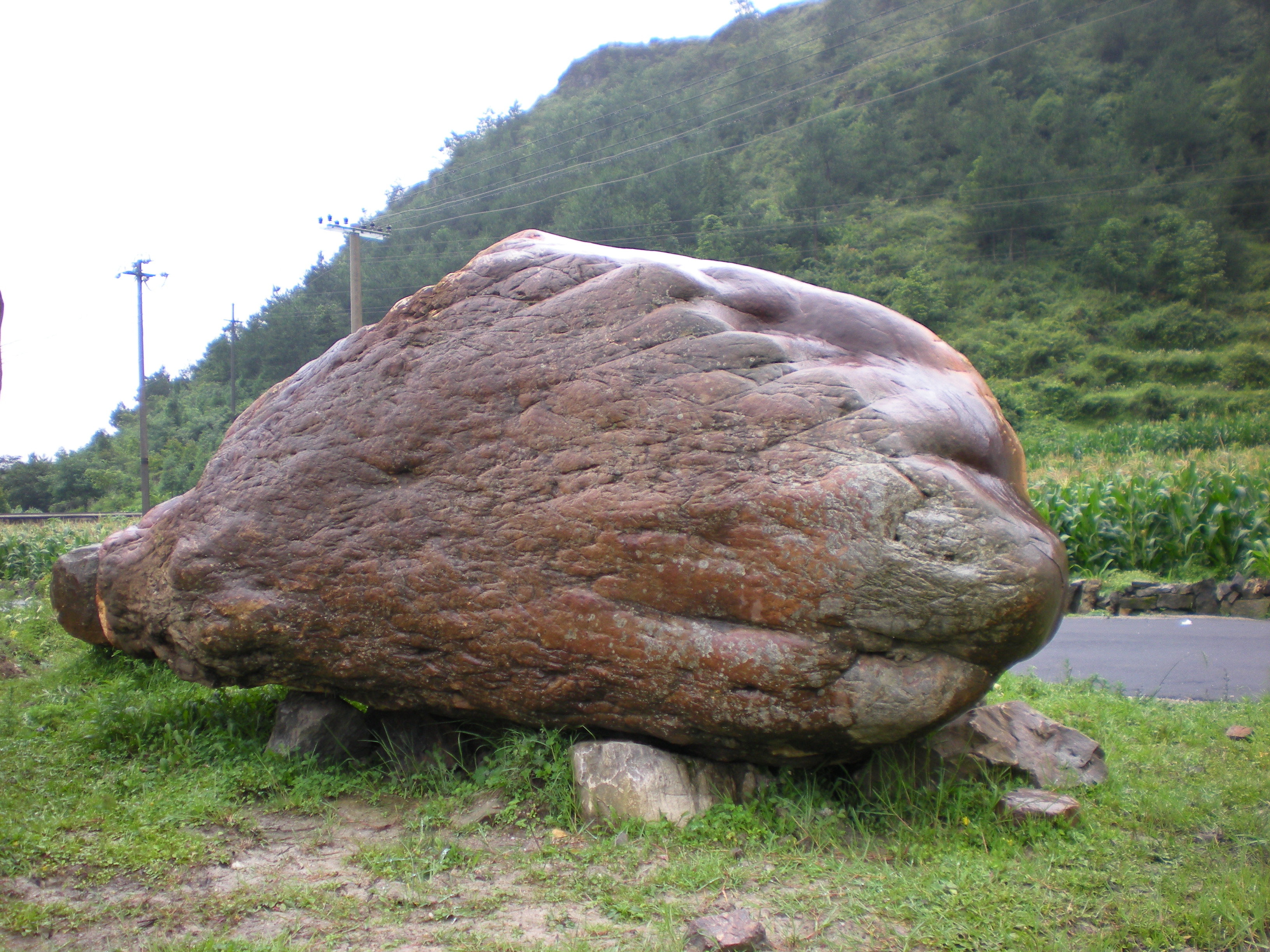 人工石头山风景石图片图片